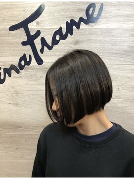 コン(KON) ナチュラルショートボブ