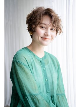 マグノリア オモテサンドウ(MAGNOLiA Omotesando) ボリュームショートパーマ・・・HINATA