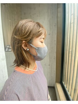 シルエット 外はねボブ