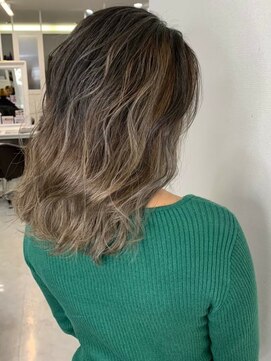 ワンクリエーション(ONEcreation) ホワイトブロンド/テラコッタ/ミニウルフ/くすみブルー/愛甲石田