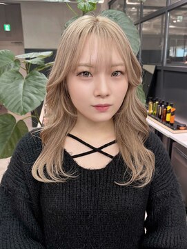 アルバム 銀座(ALBUM GINZA) ミディアムレイヤーカット前髪カットブロンド_F1301