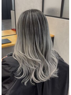 エル オオサカ 心斎橋店(L. OSAKA) バレイヤージュ/ホワイト/シルバー