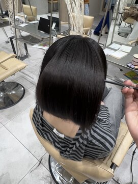 アッドバイケンジ(Add.. by KENJE) 縮毛矯正で自然な艶髪ストレートに