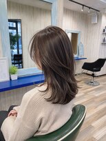 ルートヘア 辻堂店&nbsp;辻堂ブリーチなしグレージュ顔周りレイヤーミディアム