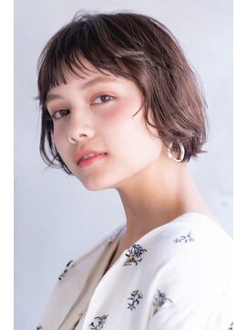 テイラー(Taylor) ［Taylor］☆大宮　ミルクティーベージュ×前上がりボブ