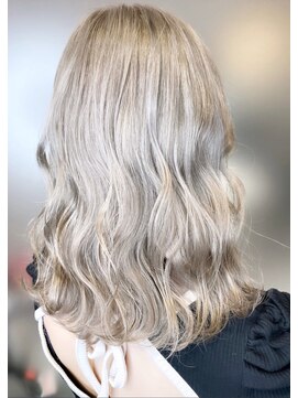 フェルーナ(FERNA) ホワイティベージュ【YURI】【FERNA池袋】