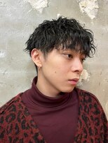 アカ(ACA)&nbsp;マッシュ　ツイストスパイラル　波巻きパーマ　センターパート