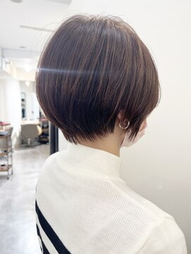 ユニ 江坂(Uni.) ショートボブ 黒髪 グレーベージュ レイヤーロング