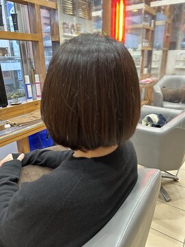 スタジオ アルファプラス 日暮里店(studio α+) ステップボーンカットカットボブショートハイライト白髪ぼかし/