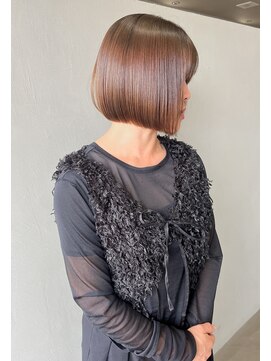 モノトーン(MONOTONE) 顎ラインボブ