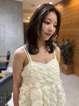 イル(ill) レイヤーカット ミディアム コテ巻き 大須