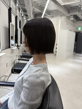 ヌーヴェル(nouvelle) 切りっぱなしボブ×ステップカット