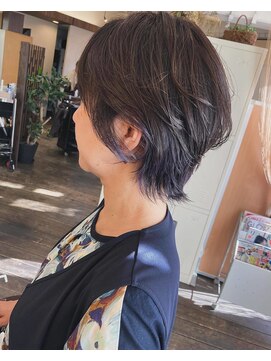 大人女性に似合う柔らかショートレイヤー