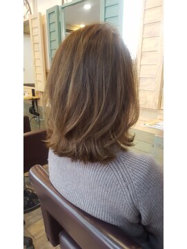 アトレ コウベ(Attrait KOBE) イルミナカラー×マットベージュ