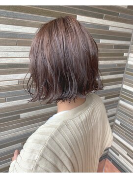 ヴァニラ フレーバー オブ ヘアー(Vanilla. Flavor of Hair) 前下がりボブ