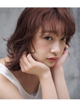 エラ(ELLA) お手入れ楽々ゆるふわパーマと似合わせカラー