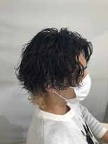 オーシャントーキョー(OCEAN TOKYO)&nbsp;波巻きセンターパート(刈り上げツーブロック黒髪パーマ)