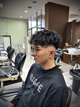 バーバーショップグランツ(Bar ber Shop GRAnt'z) スキンフェード×スペインカール