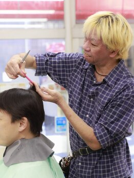 ヘアーソユーズ(HAIR SOYUZ)の写真/周りを気にせず、リラックス─。初めての方も気軽に相談しやすいアットホームな雰囲気のメンズサロンです。