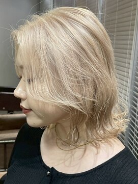 アルカナ 明治神宮前原宿(ARCANA) レイヤーカット　顔周りレイヤー　ブロンドヘア　ケアブリーチ