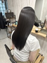 ワイト(&y～waito～)&nbsp;赤みを抑えた髪質改善暗髪ロング