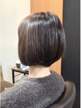 ムーア(MUA) 大人かわいいナチュラルボブ