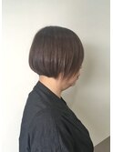 襟足を切り込んだ個性派ミニマムボブ