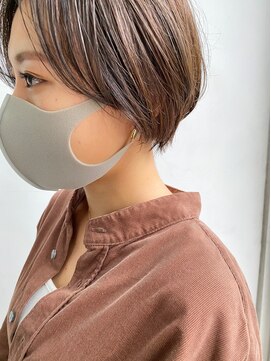 インビテーション(invitation) ブラウンベージュのショートボブ