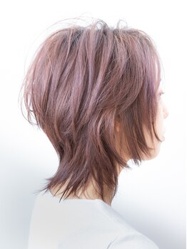 お客様一人ひとり異なる髪質や毛量に合わせたカットでお手入れが簡単なヘアスタイルをご提案致します。