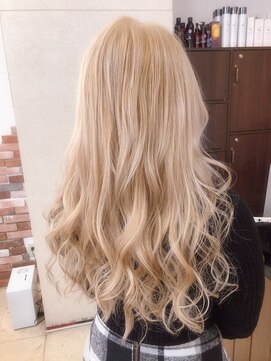 ラビス 浦和(Lovis) 美髪/ネビージュ/大人かわいい/透明感ショート[浦和]