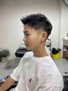 メリケンバーバーショップ フクオカ(MERICAN BARBERSHOP FUK) かきあげジェットナチュラルフェード