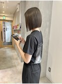 YOKE 丸くない切りっぱなしボブアッシュグレージュブリーチなし