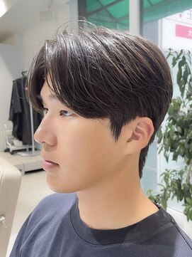 ノラ ウメダ(NORA UMEDA) センターパートマッシュ×ダウンパーマ