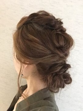 ドロップス ヘアー(Drops hair) ヘアアレンジ（すっきりまとめ髪）