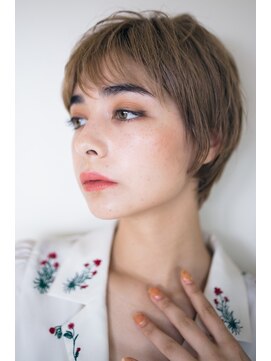 ピズム(PISM) ジェンダーレスイメチェンショート/フォギーベージュ