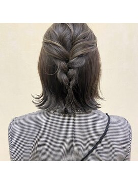 インサイドアウト(IN SIDE OUT+) 簡単アレンジ / ハーフアップ / 編み込み【IN SIDE OUT+】