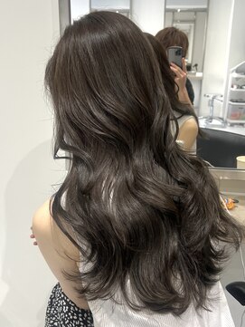 ヨロ 小岩(YOLO) ミルクティーグレージュハイライトケアブリーチレイヤーカット