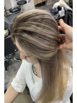 ヴェロニカ バイ ソル(Veronica by SOL) シャドウルーツ