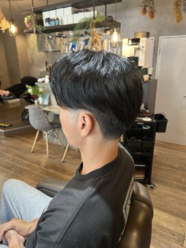 トニコ(toniko) センターパート×テーパーフェード×ビジネスヘア×ツーブロック