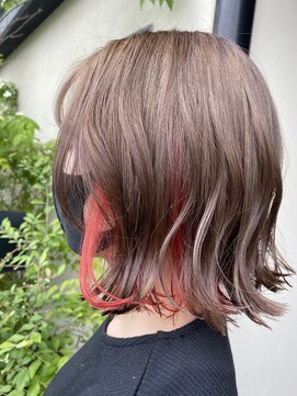 ジェリカ(Jlica) やわらかベージュカラー×レッドオレンジ