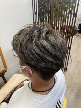 ネセサリー(necessary) ツーブロック ハイライト