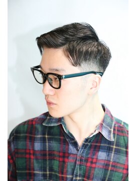 カーウォッシュバーバー(CARWASH BARBER) アップバングサイドパート1ミリフェードアッシュブラック