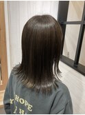 グレージュ×切りっぱなしロングボブ