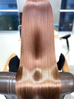 アールサロン アネックス 名駅(Rr SALON ANNEX)の写真/髪の状態や理想の質感に合わせて薬剤を調合。ダメージを最小限に抑えた自然なストレートヘアが手に入る！