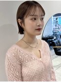 切りっぱなしボブぷつっと前髪もみあげ小顔ナチュラルベージュ