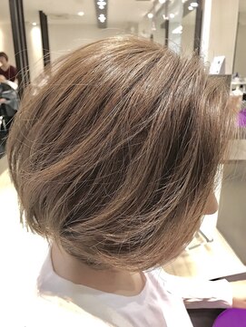 バジル(BASIL) BAS”IL☆ハイトーンでもツヤ感を☆[アッシュベージュ]