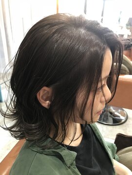 アリア(ARIA) 色っぽくもカッコ可愛いクールなセミディスタイル♪