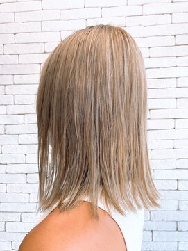 ヘアーデザイン エン(enn) ハイトーン×切りっぱなし