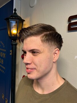 ミリオンバックス 神田店(Million Bucks) スパイキーショート/スペインカール<理容室>[メンズ/床屋/神田]