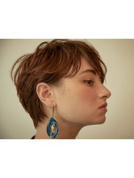 丁寧なカウンセリングで髪質・クセ・ライフスタイルなどを見極め、"貴方らしさ"惹き立つヘアデザインに＊